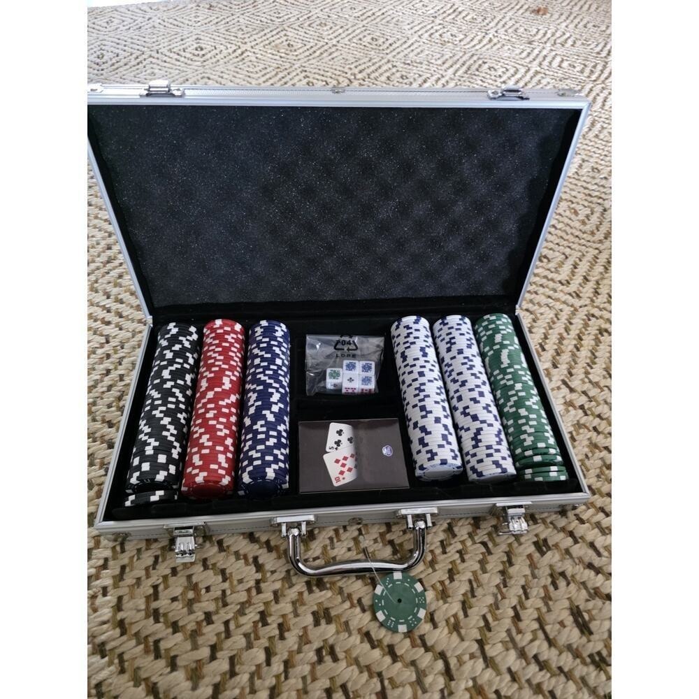 Blackjack‎ Texas Hold'Em Aluminum Case Poker Chip Set - Incomplete